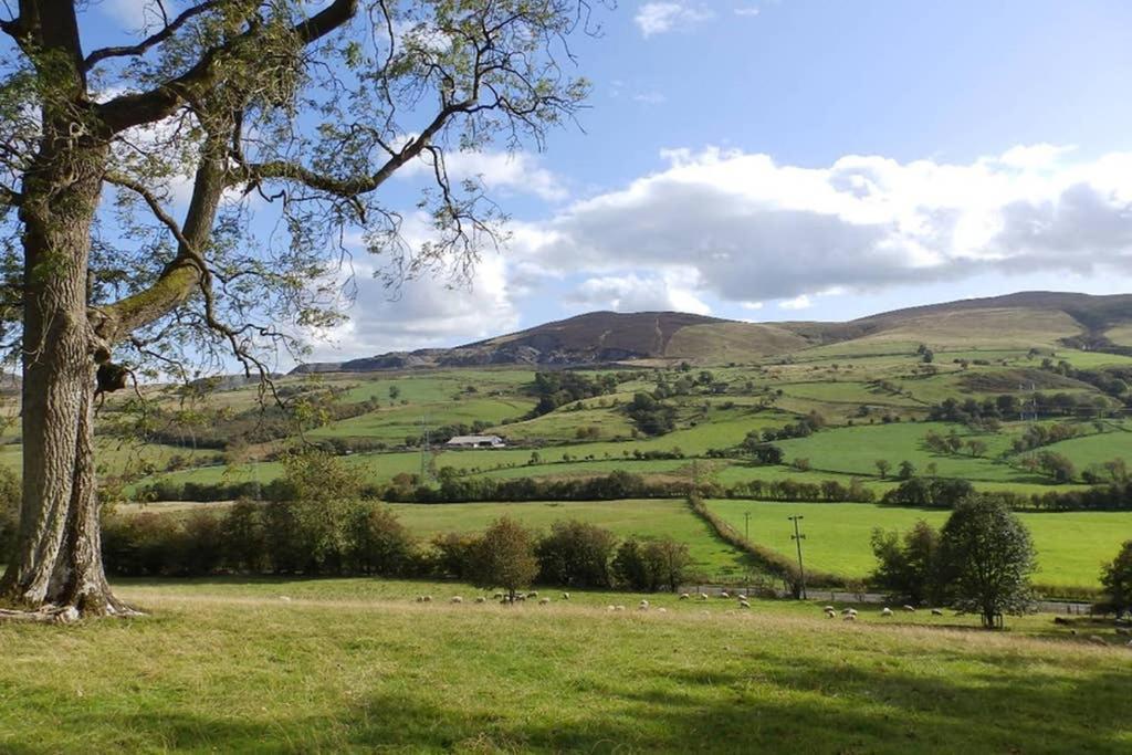 Plas Yn Yale With Mountain Views From All Windows Wrexham Dış mekan fotoğraf